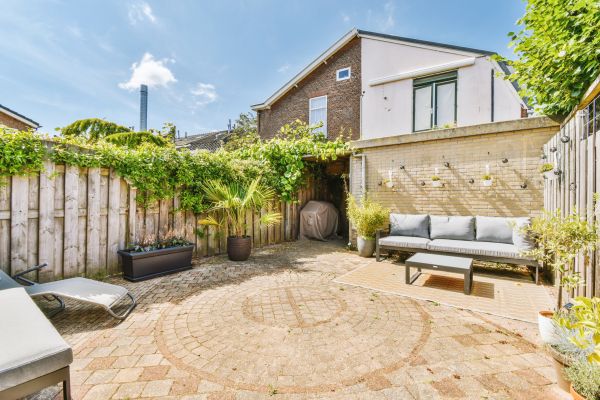 Courtyard Wall Repair in Edmonds